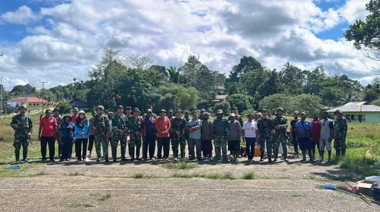 Satgas Yonif 714/SM  Pemerintah Distrik  Mindiptana Gelar Kerja Bakti Jumat Bersih