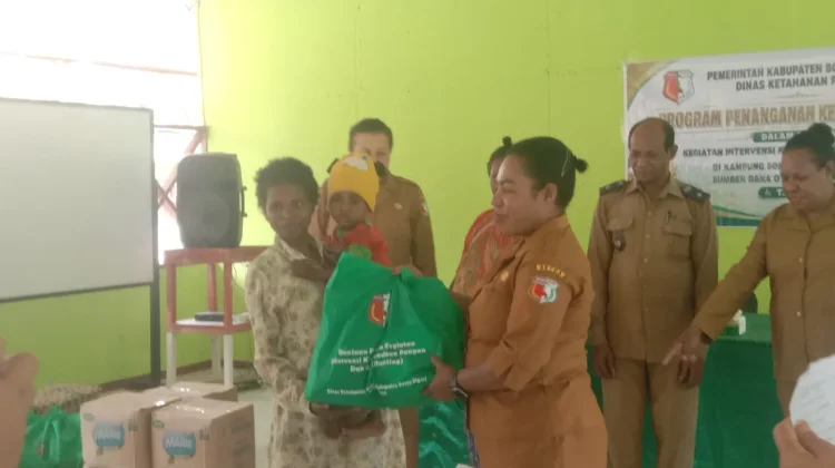 Dinas Ketahanan Pangan Salurkan Bantuan Pangan kepada 30 Penerima Manfaat.