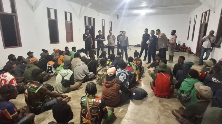 Polres Boven Digoel Kawal Pemulangan 55 Pengungsi Pekerja Tambang ke Jayapura