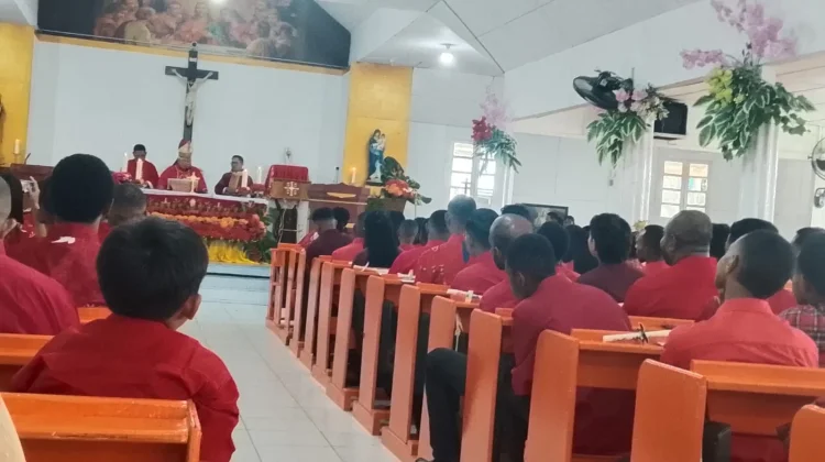 Sebanyak 94 Krismawan/Krismawati Terima Sakramen Krisma dari Uskup Agung Merauke