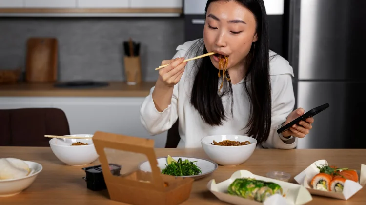 Alasan Perut Terasa Penuh setelah Makan Sedikit