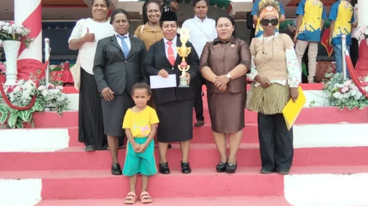 Ikatan Perempuan Wambon Juara Satu Karnaval Tingkat Umum