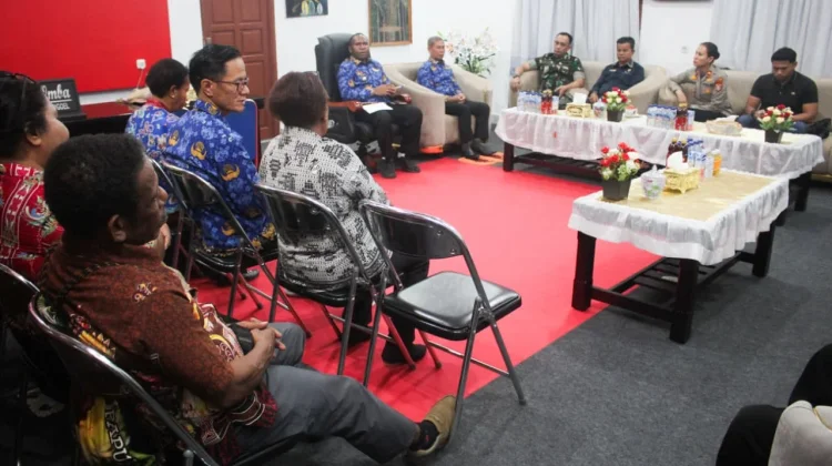 Bupati Rony Omba: Perlu Respon Program Sekolah Rakyat