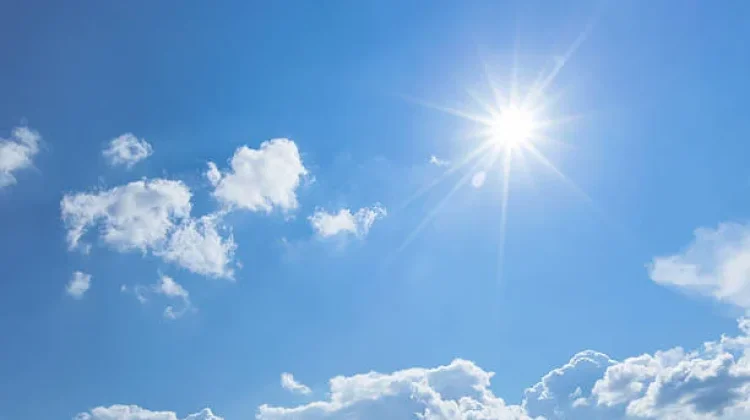 Kenapa Langit Berwarna Biru pada Siang Hari?
