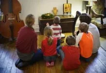 Keluarga sebagai Gereja Kecil dalam Semangat Kabar Sukacita