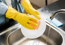 Tips Cuci Piring Efektif dan Higienis, agar Dapur tetap Nyaman