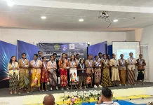 Siswa Kelas XII SMAK St. Maria Tanah Merah Apresiasi Dedikasi Guru Acara Penamatan
