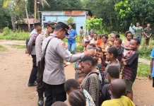 Seratus Paket Sembako Disalurkan Polres Boven Digoel untuk Masyarakat