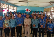 Bupati Roni Omba Minta Guru di Waropko Tingkatkan Disiplin Mengaja