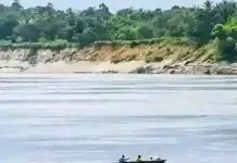 Perahu Dayung, Cara Hidup yang Tetap Bertahan di Sungai Digoel