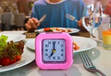 Fakta atau Mitos? Makan Malam Selalu Membuat Berat Badan Naik?