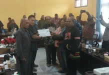 Tim Pemekaran AUKOMKOR Serahkan Dokumen Aspirasi kepada DPRK Boven Digoel