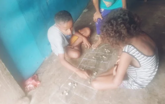 Congklak  Ala Anak Kampung tanpa Papan kayu