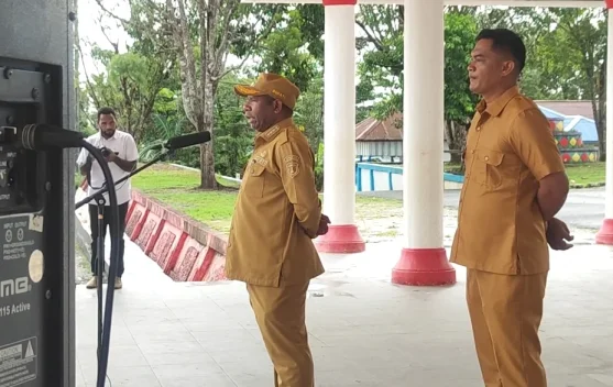 Bupati Roni Omba Tekankan Koordinasi dan Ketegasan ASN