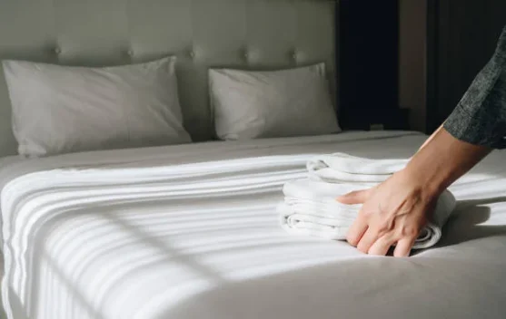 Alasan Sprei Hotel di Pilih Warna Putih