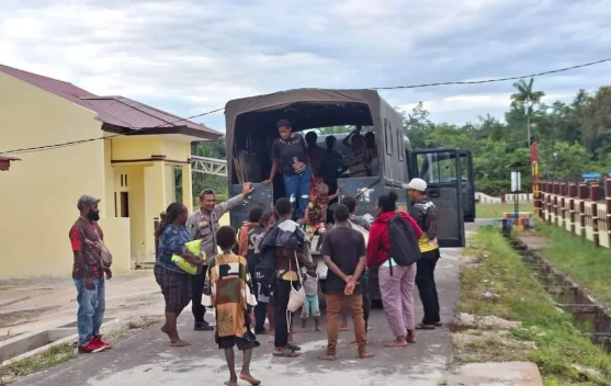 Polres Boven Digoel Bantu 101 Warga Pengungsi dari Distrik Manggelum dan Firiwage