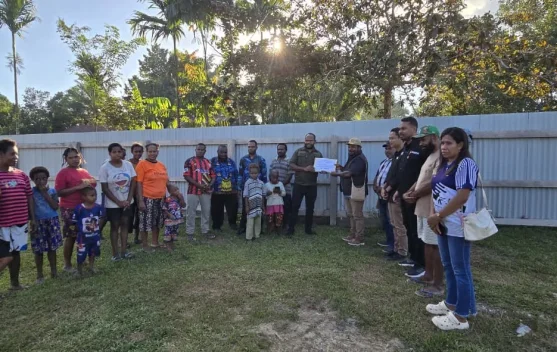 Bawaslu se Papua Selatan Bantu Warga Pengungsi Manggelum