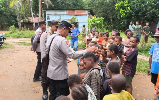 Seratus Paket Sembako Disalurkan Polres Boven Digoel untuk Masyarakat