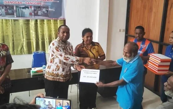 Roni Omba Dorong Sanggar Ciptakan Produk Khas Boven Digoel yang Berdaya Saing