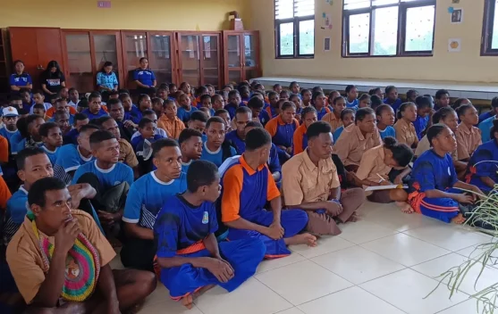 Kepsek SMP YPK Sion Tanah Merah Ingatkan Siswi Jaga Kesehatan Demi Masa Depan