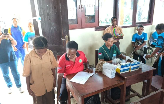 Pemeriksaan Kesehatan Gratis Bantu SMP YPK Sion Lengkapi Data Kesehatan Siswa