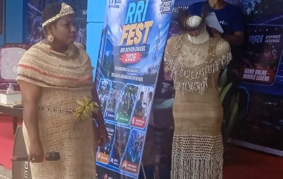 Berawal dari Wisuda Anak, Finsensia Kembangkan Pakaian Adat Noken