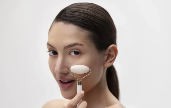 Penggunaan Ice Roller sebagai Face Lift Alami