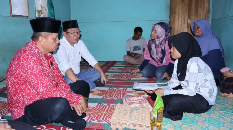 Wako Payakumbuh Serahkan Bantuan Sosial Swadaya Warga Latina