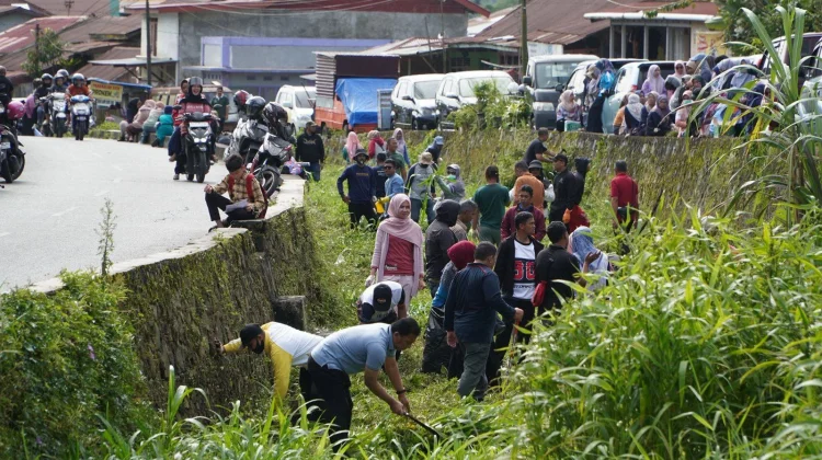 Gotong Royong Massal Sambut Ramadan di Padang Panjang