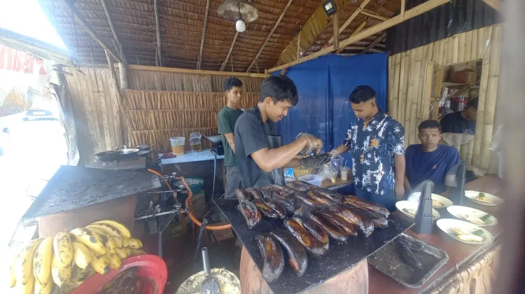 makanan tradisional yang legendaris pisang barasok