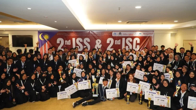 Siswi SMAN 1 Padang Panjang Raih Medali ISC