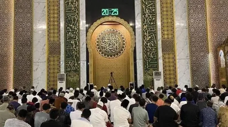 Shalat Tarawih Pertama di Bukittinggi Berlangsung Khidmat