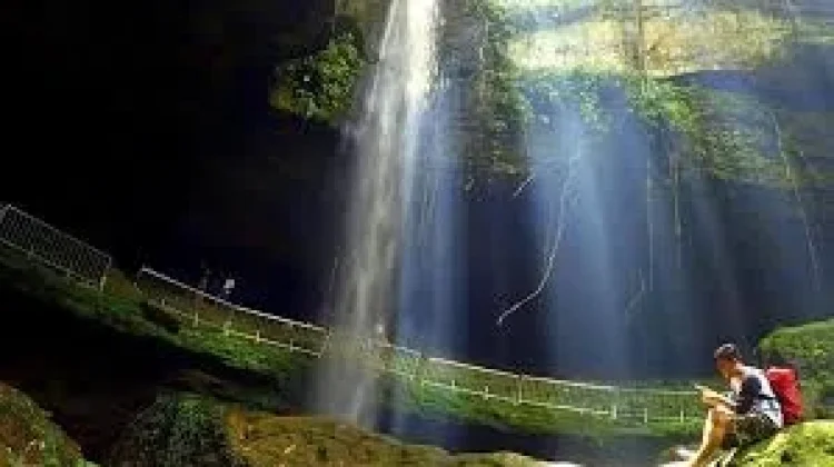 Wisata Air Terjun Sarasah Bulan, "Permata Tersembunyi di Ranah Minang"