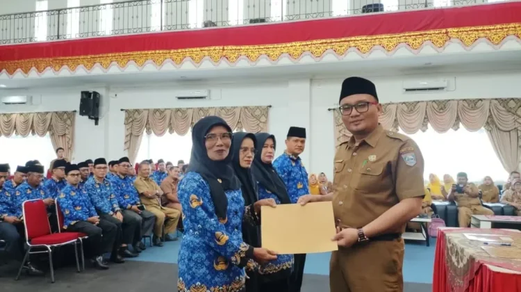 Pemkab Pasbar Lantik 79 Kepala Sekolah Dasar hingga Menengah