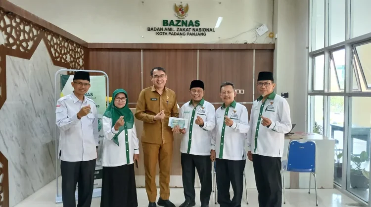 Baznas Padang Panjang Terima Zakat dari KPN Syariah Balaikota