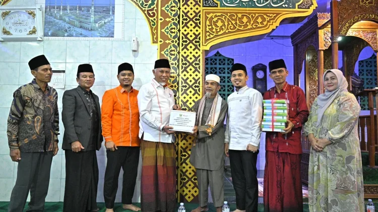 Gubernur Sumbar Iktikaf di Masjid Raya Balai Gadang Mungo