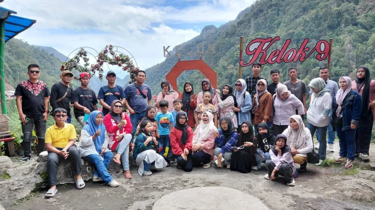 PT NPM Bawa Warga Terdampak Bencana Berwisata