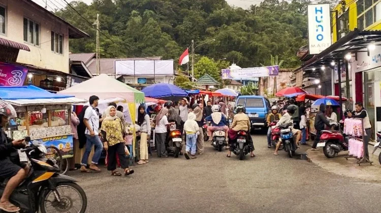 Pasar Pabukoan Simpang Gunung Jadi Tujuan Berbuka Puasa