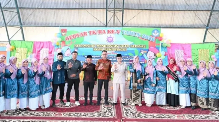 Wawako Ibnu Asis Buka Gebyar TK/RA ke-V di Kecamatan MKS Bukittinggi