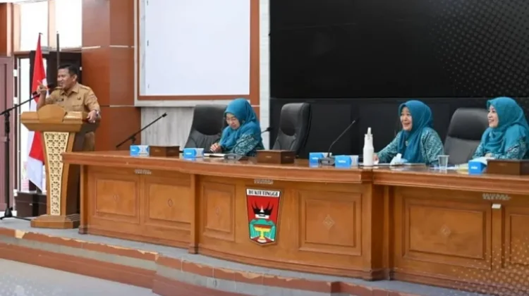 Sekda Rismal Hadi Buka Rakor TP PKK Bukittinggi Bersama SKPD