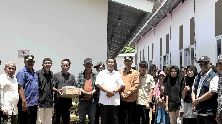 Bantuan Mengalir ke Huntara Bancah di Tanjung Raya, 35 Kompor Gas Disalurkan
