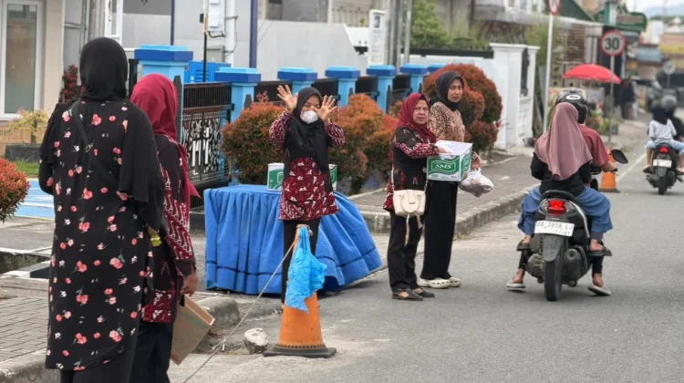 DWP RII Bukittinggi Bagi bagi Takjil