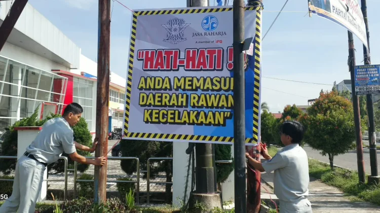 Tingkatkan Kewaspadaan, Jasa Raharja Pasang Spanduk di Payakumbuh