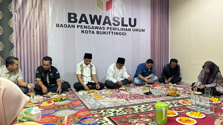 Bawaslu Bukittinggi Konsolidasi Demokrasi Jelang Buka Puasa Bersama