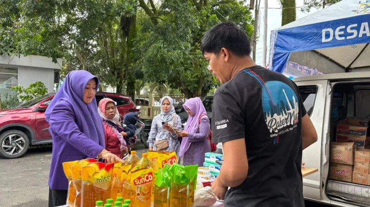 Bantu Warga Dapatkan Bahan Pokok Terjangkau, Ketua TP PKK Tinjau Pasar Murah