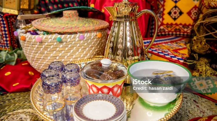 Kebiasaan Tak Biasa Masyarakat saat Menunggu Waktu Berbuka Puasa Tiba