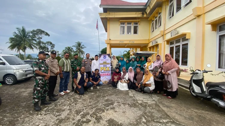 ASN dan PKK Payakumbuh Selatan Bagikan Takjil Gratis