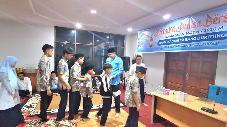 Bank Nagari Bukittinggi Bukber Berbagi Kasih dengan Anak Yatim Ramadhan 1447 H