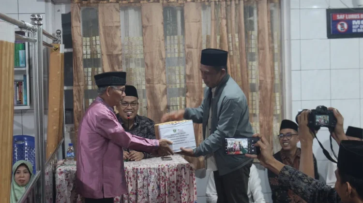 TSR Pemprov Kunjungi Masjid Baitul Hikmah, Serahkan Hibah Rp50 Juta
