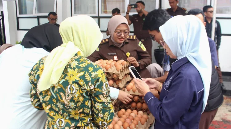 Kejari Gelar Bazar Ramadan, Sediakan Sembako Murah untuk Masyarakat